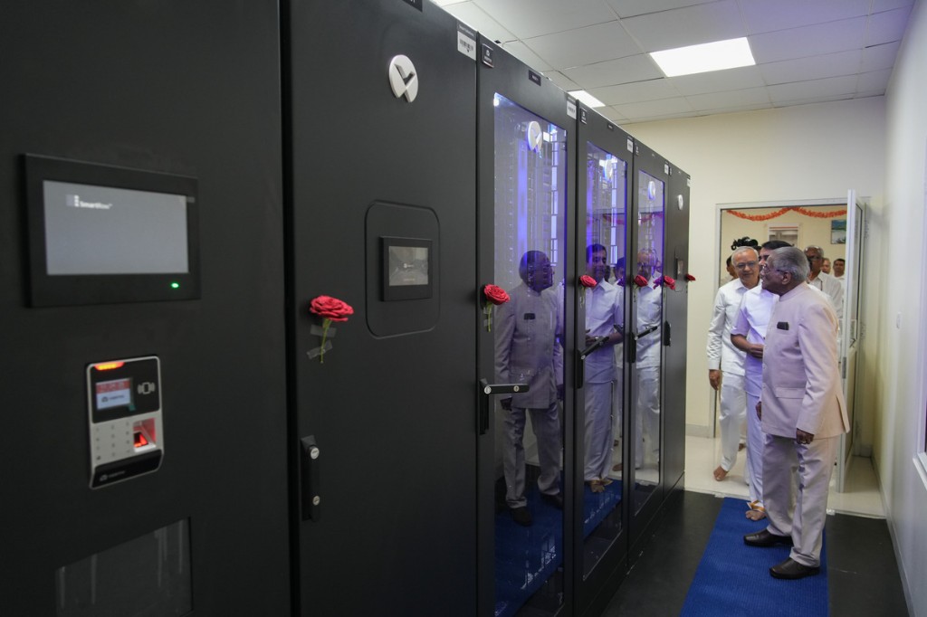 Dignitaries touring the SAI-HPC server facility at CRIF, SSSIHL, during the April 7, 2025 inauguration